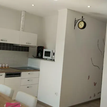 Angeline アパート ロヴィンスコ・セロ