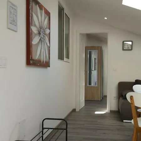 アパート Angeline ロヴィンスコ・セロ